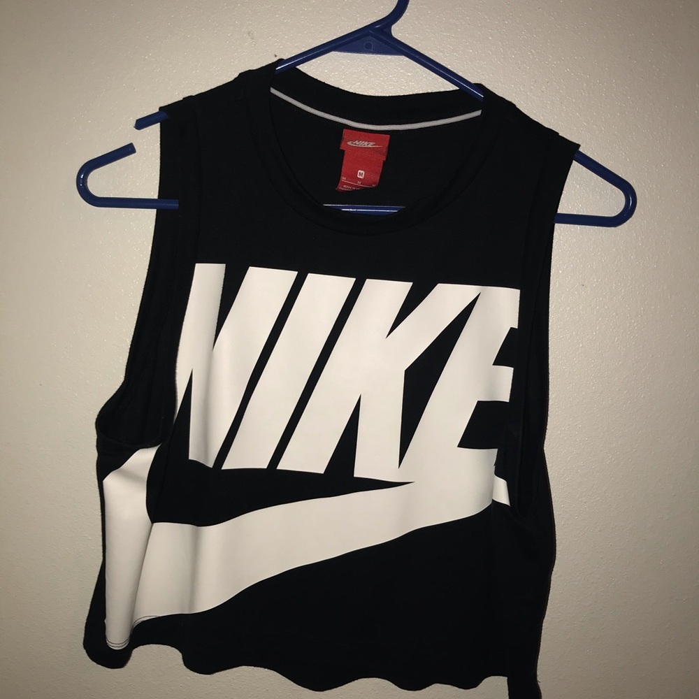 Nike shirt women’s